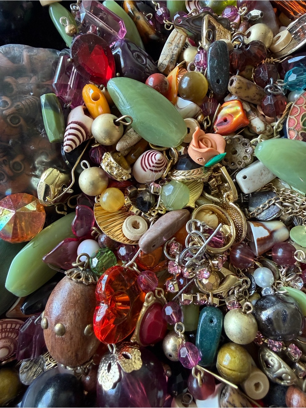 2.9 lbs Mixed Beads and Charms - Picture 2 of 4